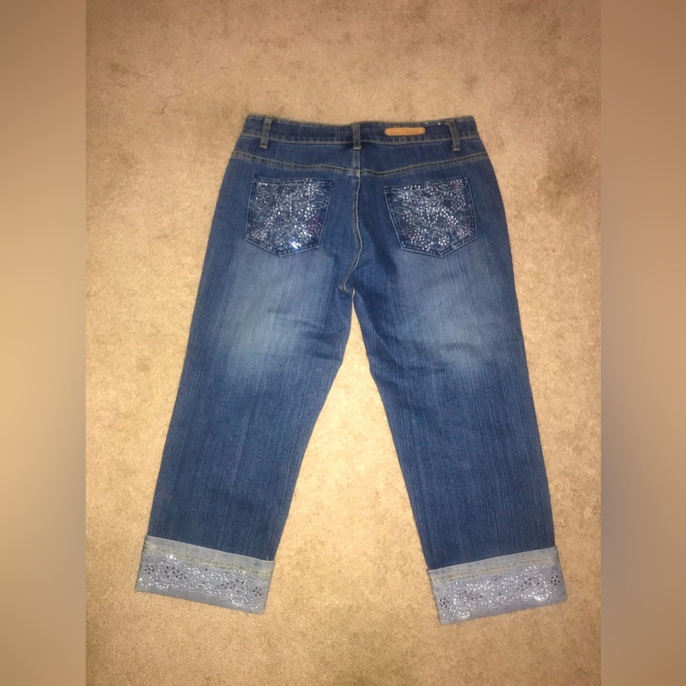Cosmopolitan Capri Pants - Picture 2 of 4